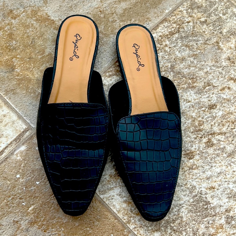 Qupid Black Slides
